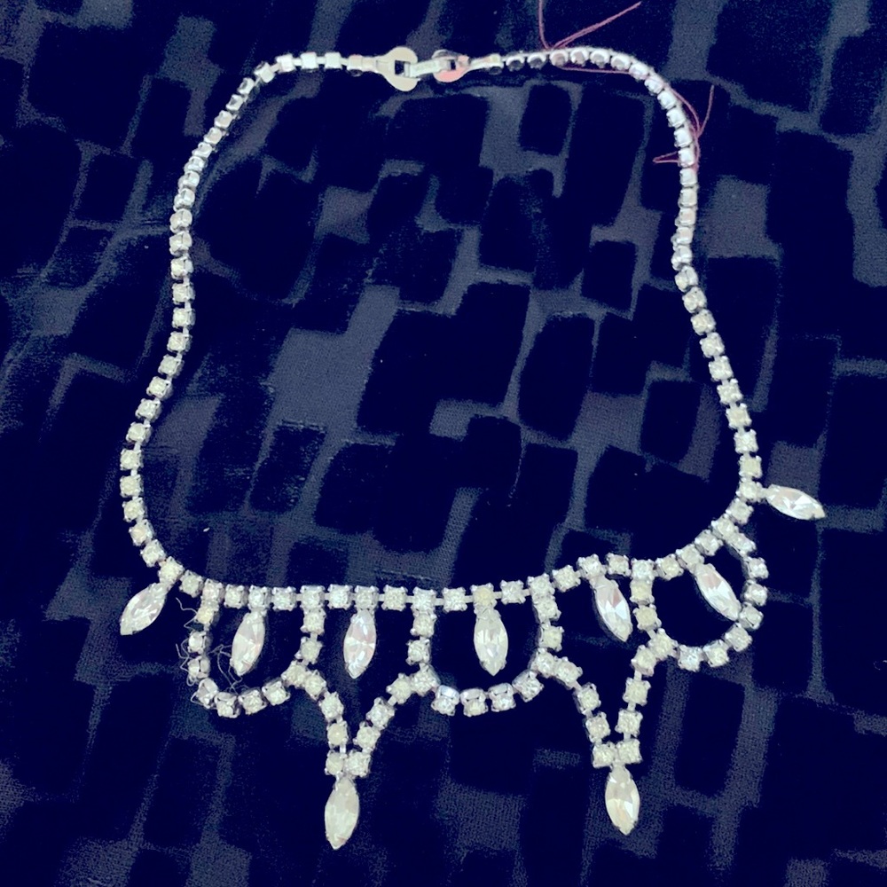 Beautiful Vintage astra rhinestone necklace